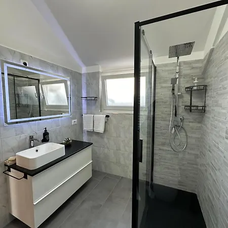 شقة The Mansard Loft